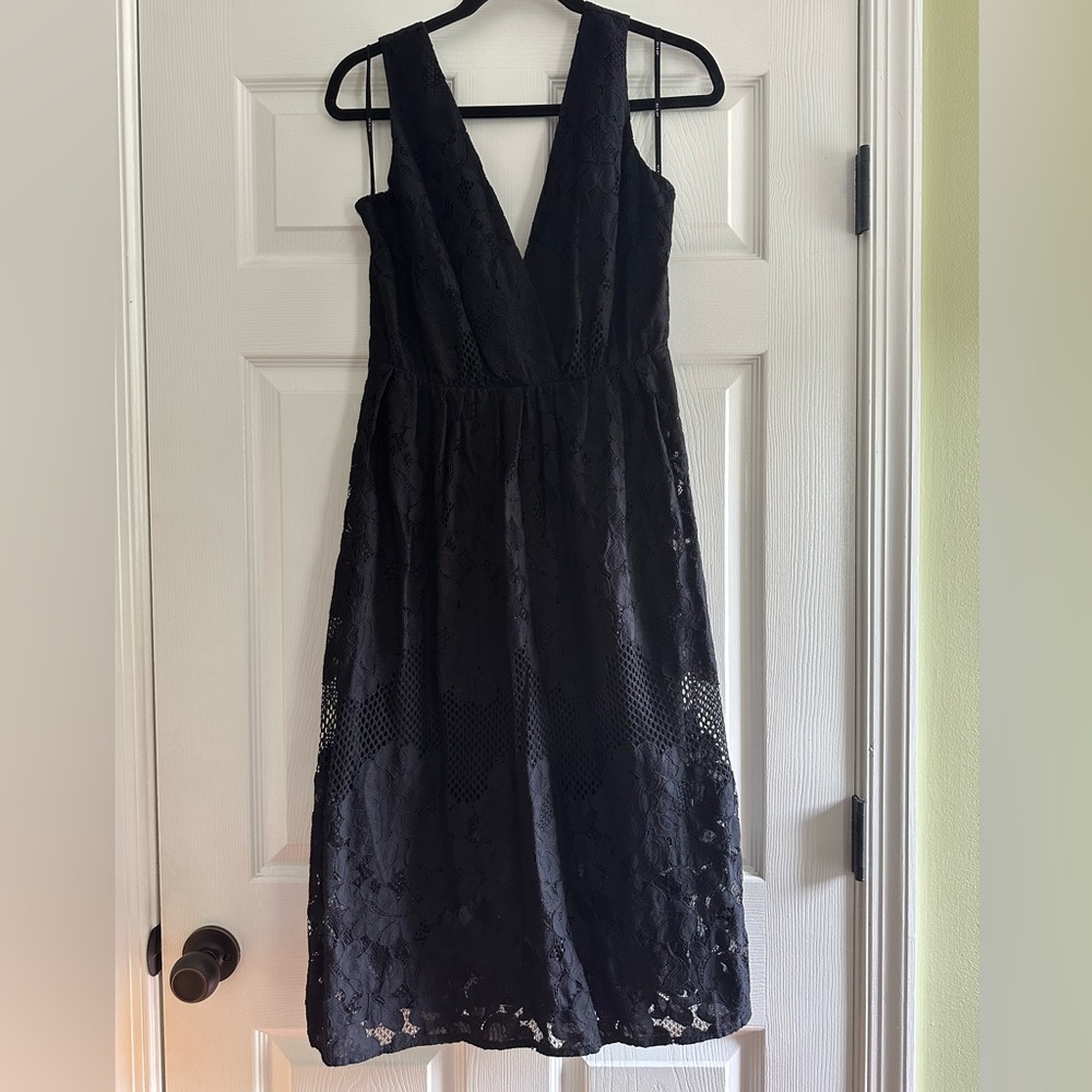 Ali & Jay V neck black lace midi dress S